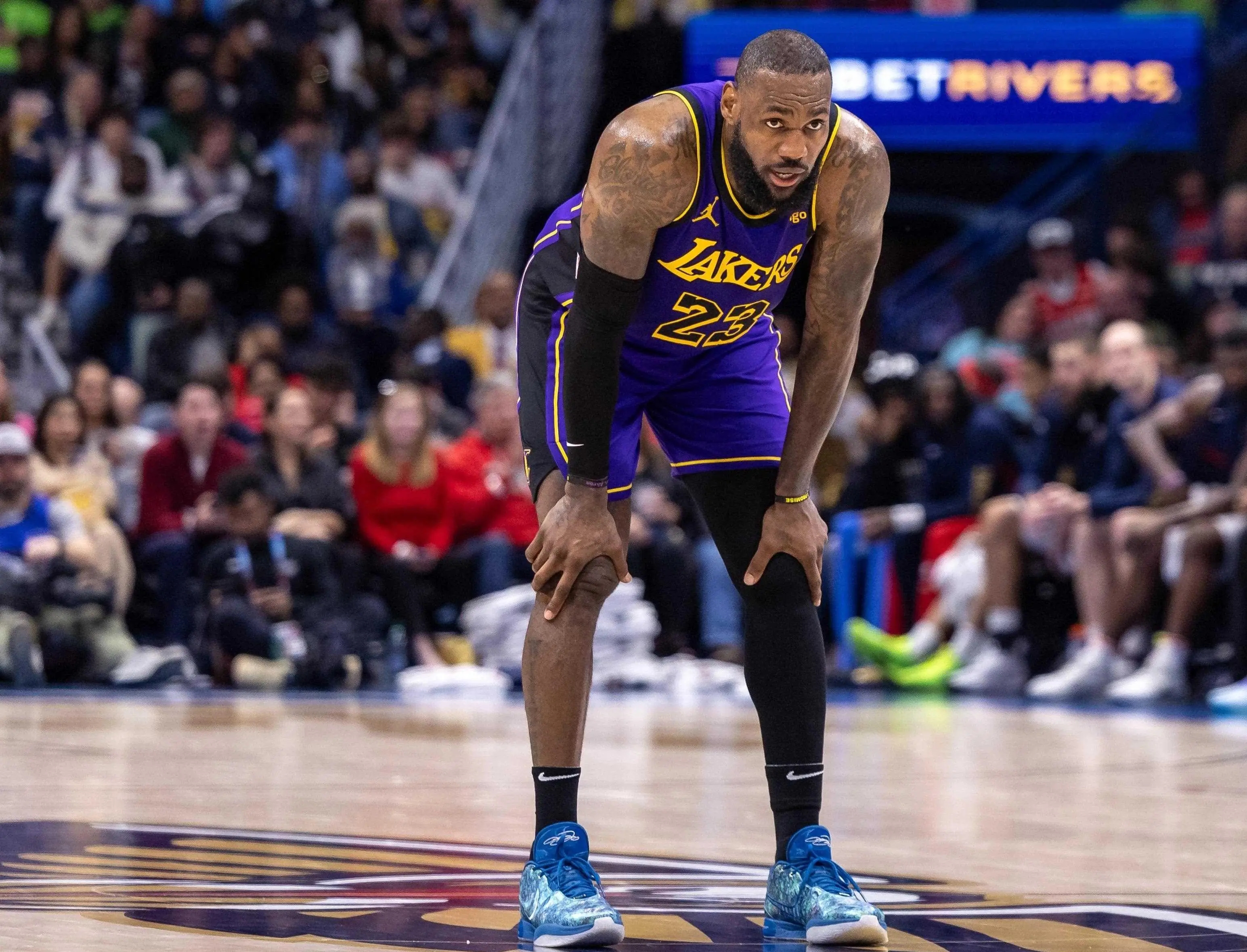 NBA季前赛：湖人战胜篮网，詹姆斯表现抢眼的简单介绍