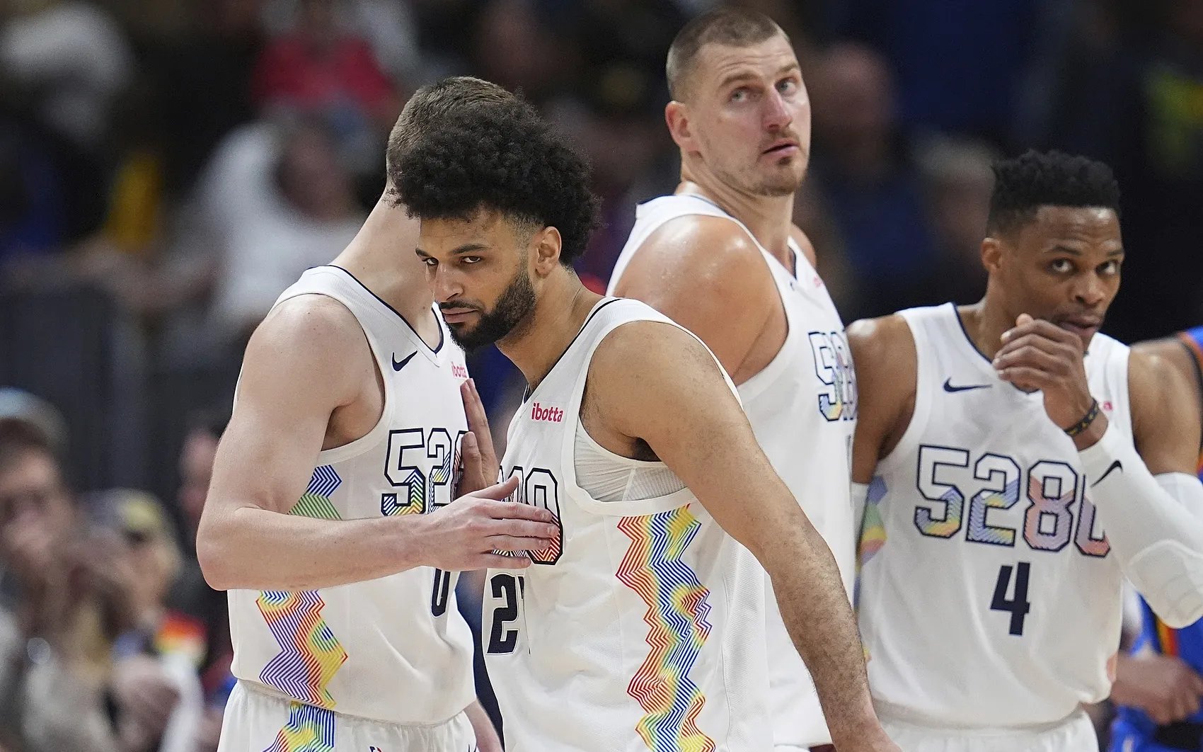 包含太阳队客场惜败掘金队，西部竞争日益激烈的词条