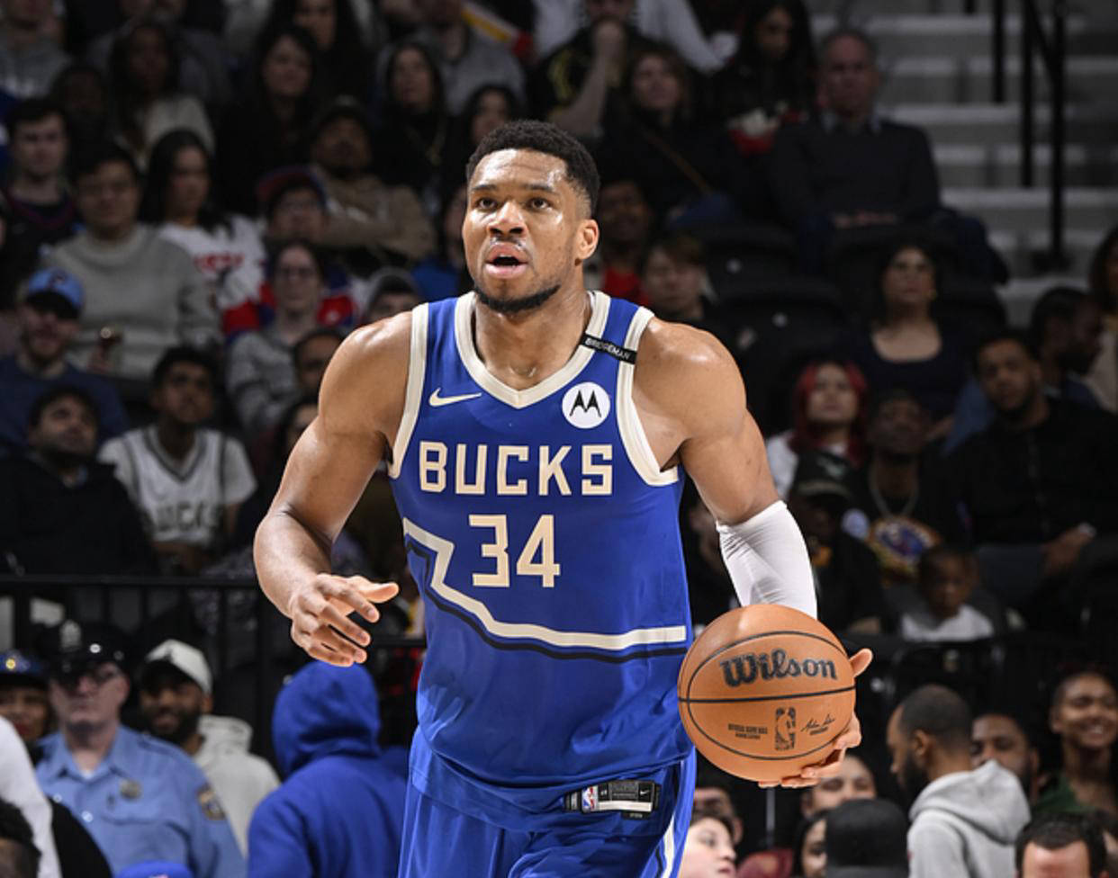 雄鹿队壮烈反扑，逆转76人队获得胜利